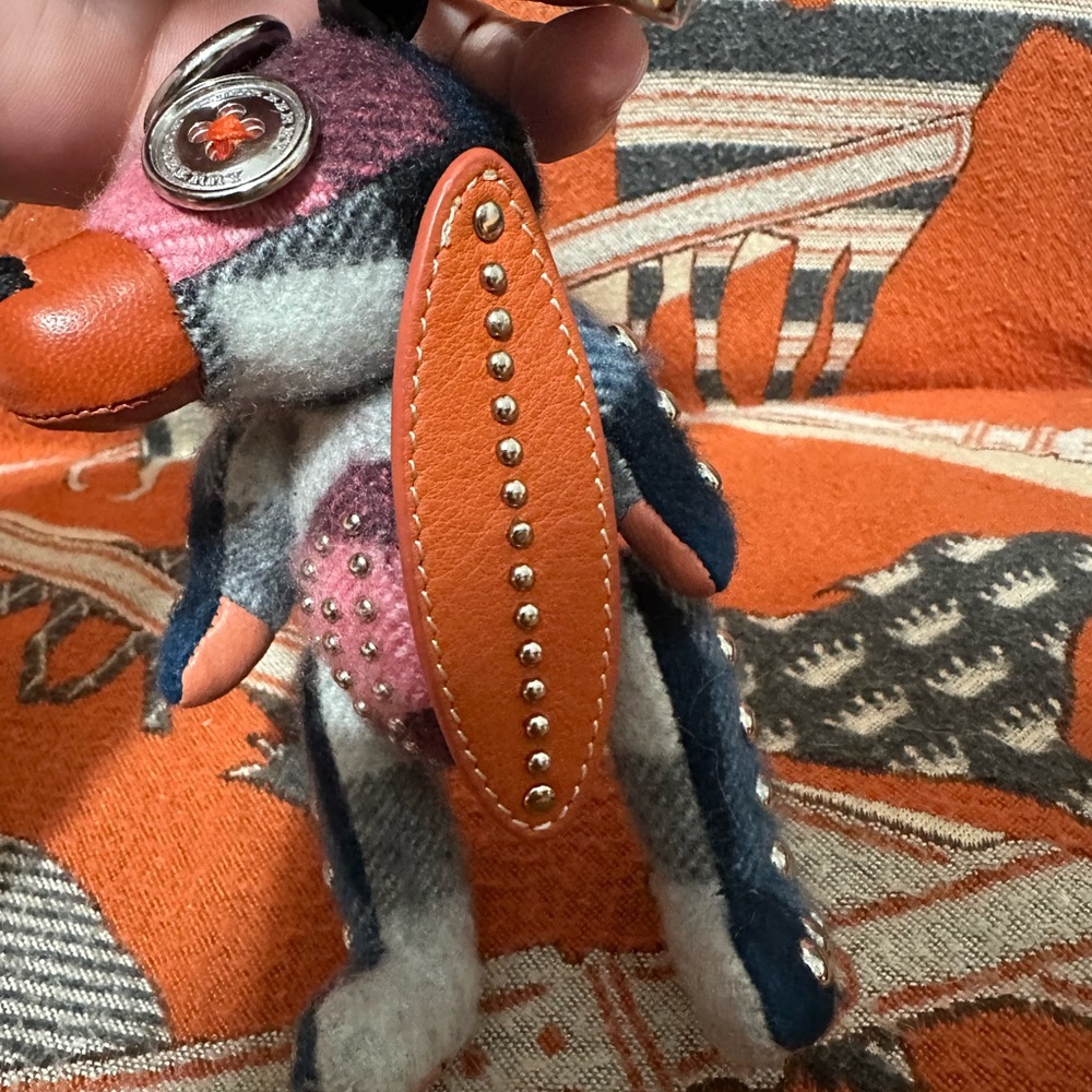 BURBERRY ❤️🌟 SANDRA THE BASSET HOUND BAG CHARM/KEYCHAIN⭐️ - Picture 3 of 8